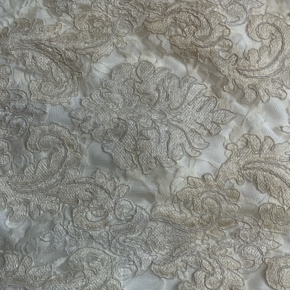 Cream lace evening dress - Picture 3 of 8